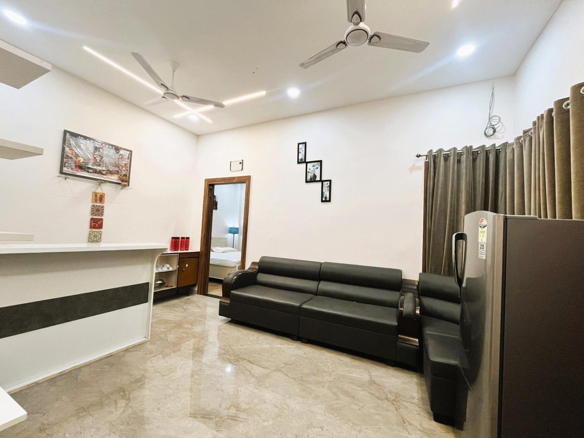 Shree Stay Inn Luxe' Holiday Home 乌贾因 外观 照片