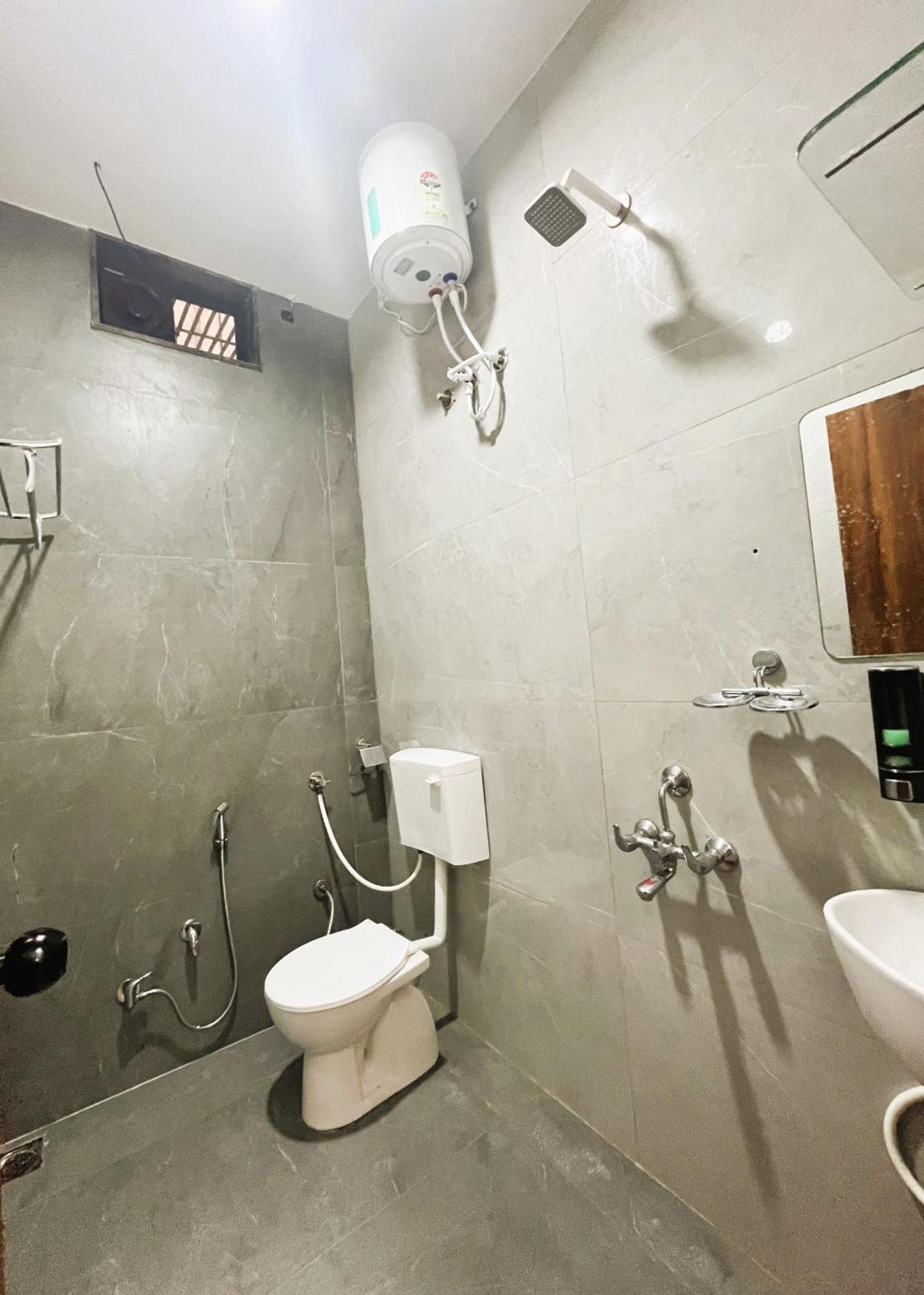 Shree Stay Inn Luxe' Holiday Home 乌贾因 外观 照片